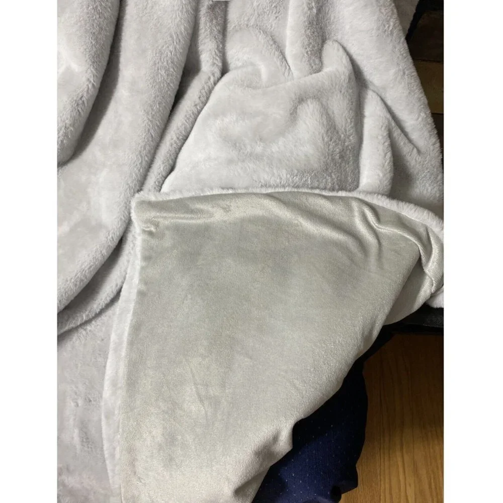NWOT Threshold Faux Rabbit Fur Light Gray Throw Blanket 60